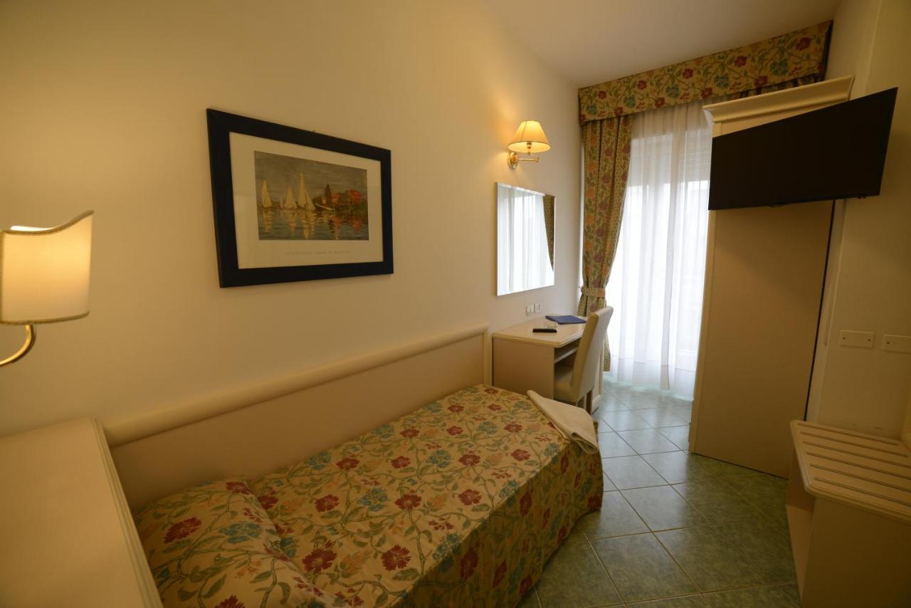 Hotel Nord Est Cattolica Exterior photo